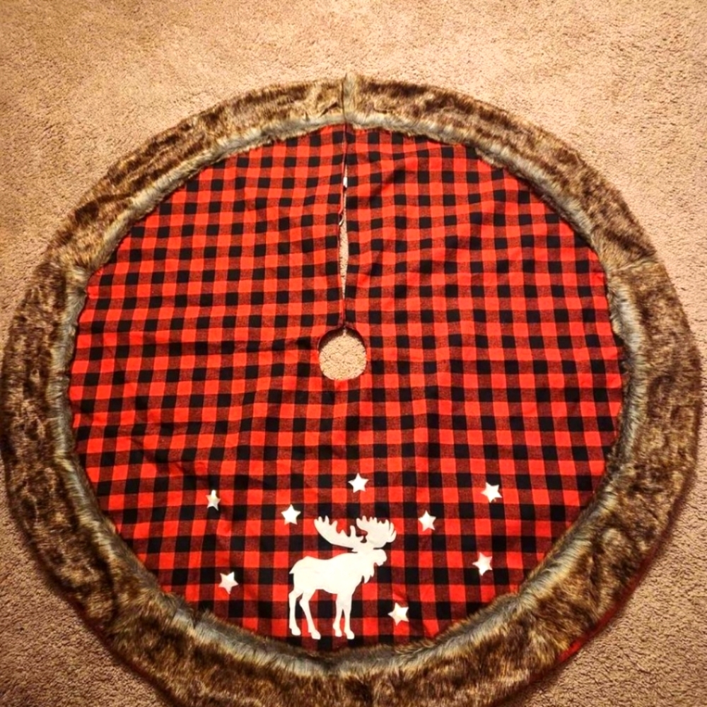 Red Buffalo Plaid tree skirt, 46" in diameter